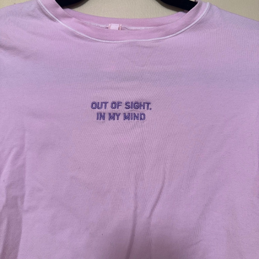 SKIMS Tee Shirt, Out of Sight In My Mind, Medium